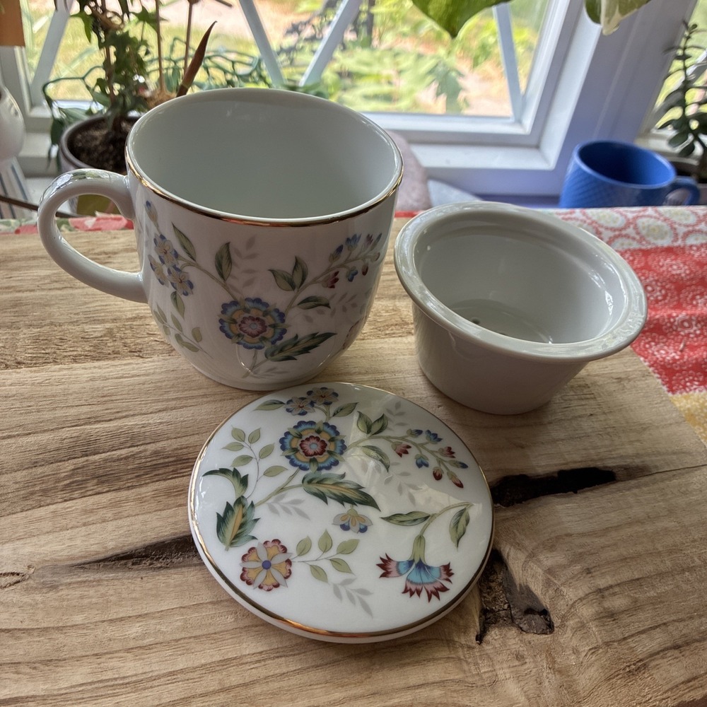 ANDREA BY SADEK PORCELAIN LIDDED TEA CUP WITH STRAINER INFUSER FLORAL 10 OZ